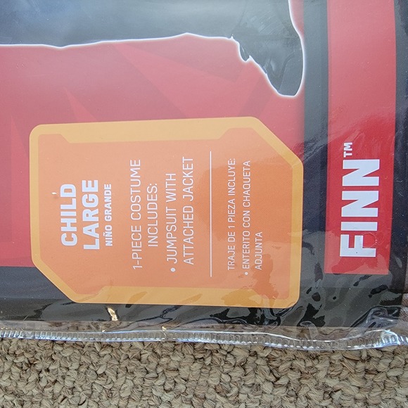 NWT Boys Star Wars Finn Costume Size Large (12-14) - Picture 7 of 7